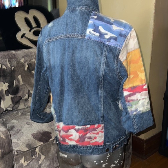 Nwt Gap denim jacket with camouflage and distressed decorations - Picture 4 of 9